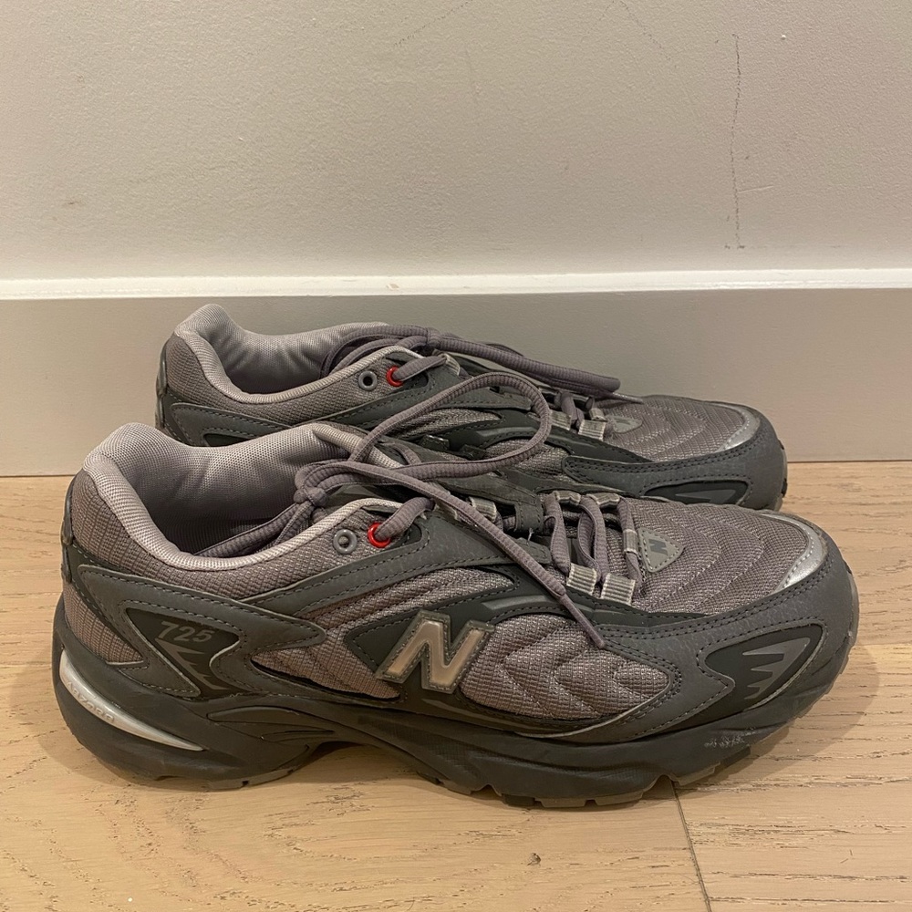 New Balance 725 - Grey - Men’s Size 8.5